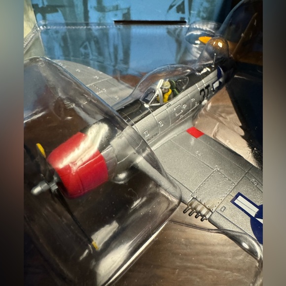 Vintage Matchbox Collectibles 1/72 Diecast P-47D Thunderbolt Investment Plane - Picture 3 of 8